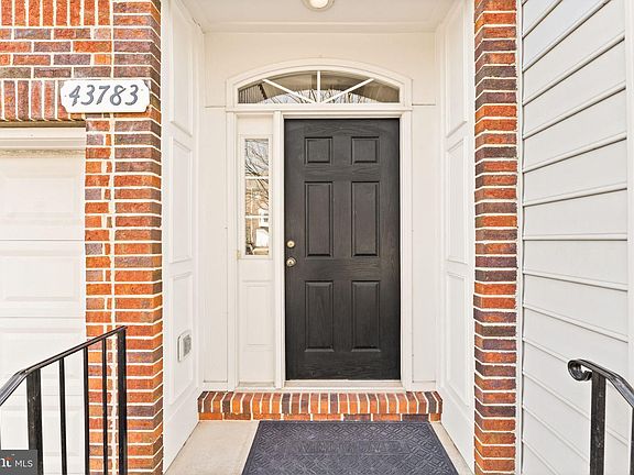 2nd image of 43783 Maison Blanc Sq