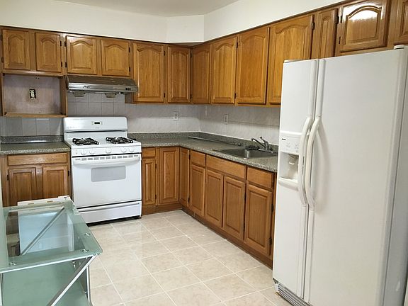 Eat-in Kitchen
