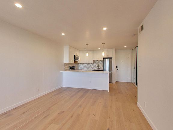 5th image of 1500 Newlands Ave APT 206