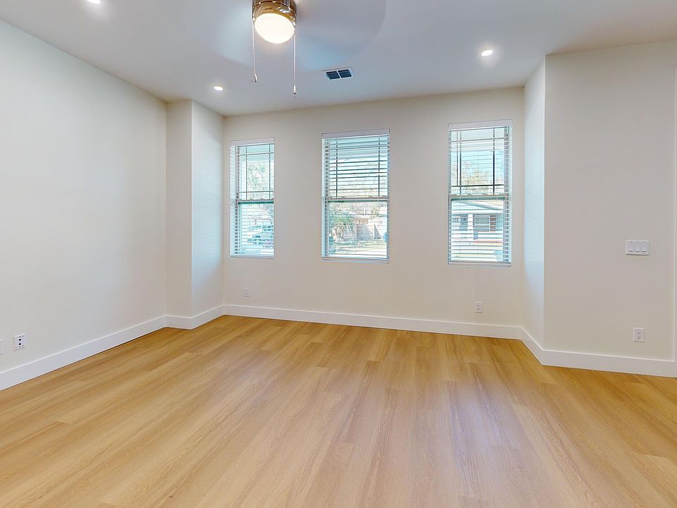 The Canopy - Living Room