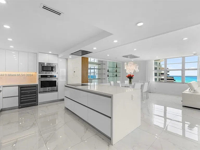5151 Collins Ave #1527 — Photo 4