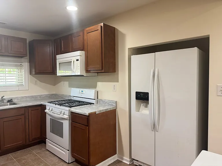 950 Perrytown Rd — Photo 5