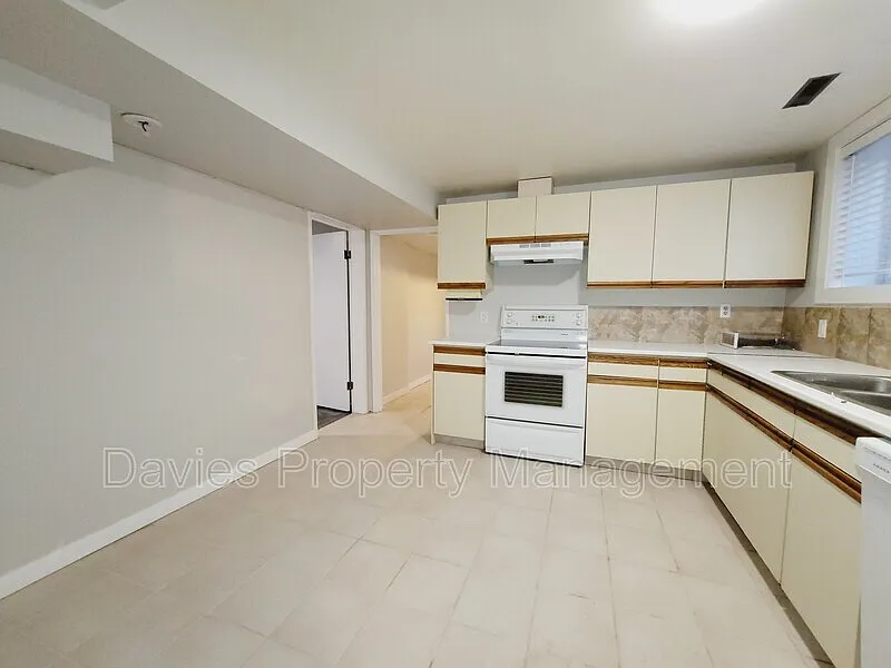 2 bed, 1.0 bath, $1,050 — Photo 4