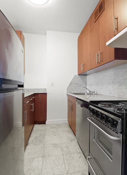 2nd image of 295 Park Ave S APT 4L