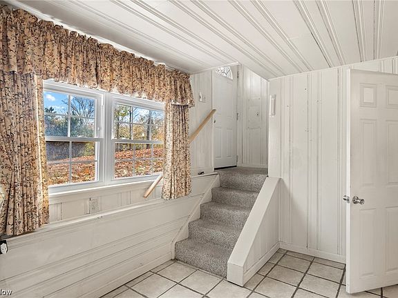 5th image of 873 Robinson Ave