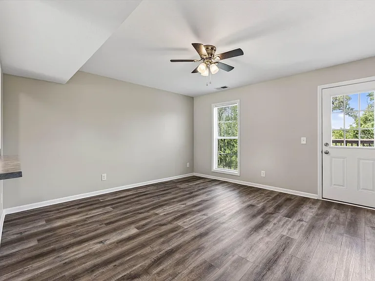 2072 Tynewood Dr — Photo 5