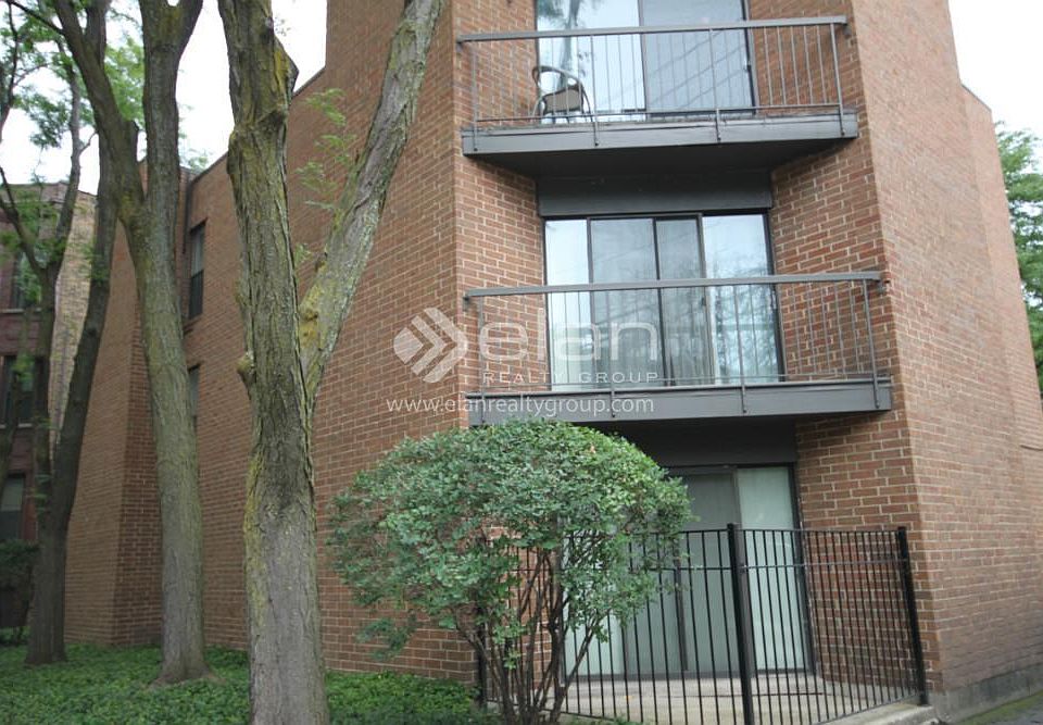 1st image of 818 W Willow St APT 2b