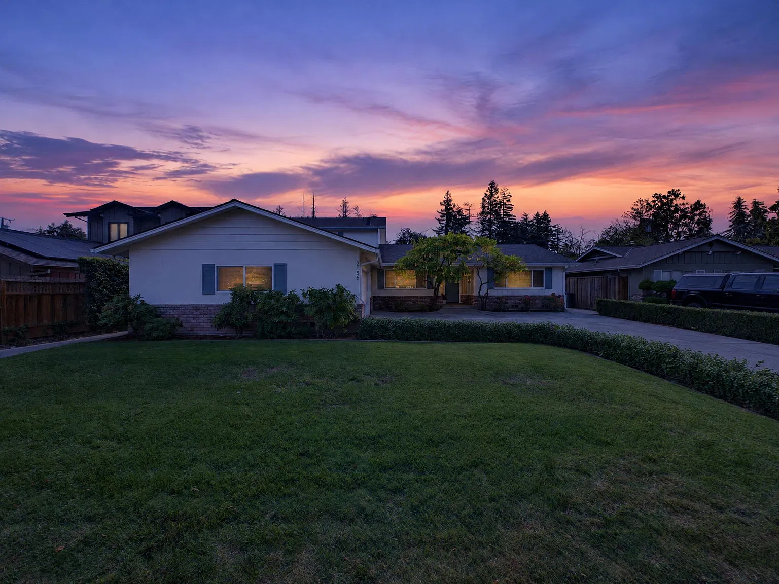 5 bed, 3320 sqft, $8,000 — Photo 2