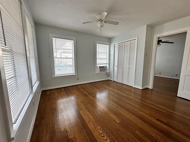 4624 Clay St — Photo 1