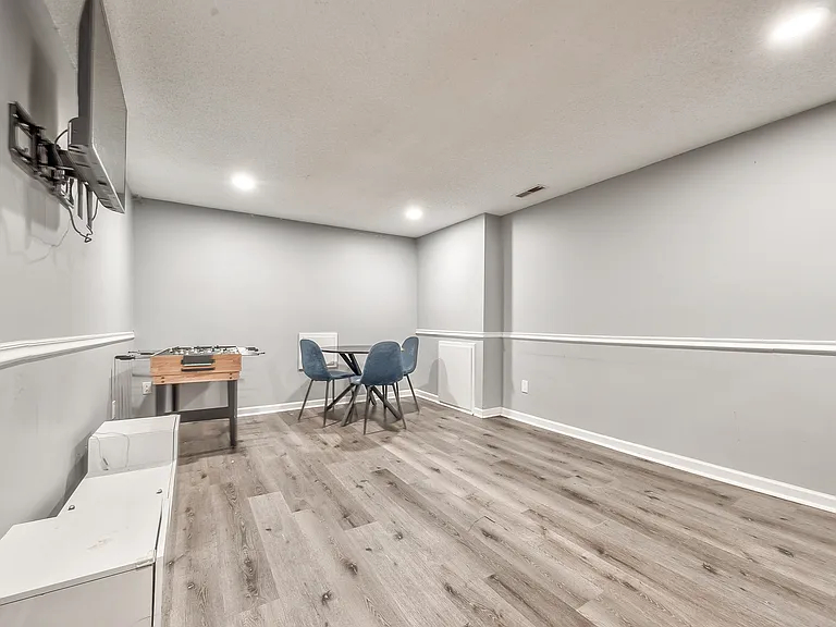 8601 N Pomona Ave — Photo 26