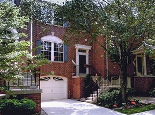 1461 Park Garden Ln, Reston, VA 20194