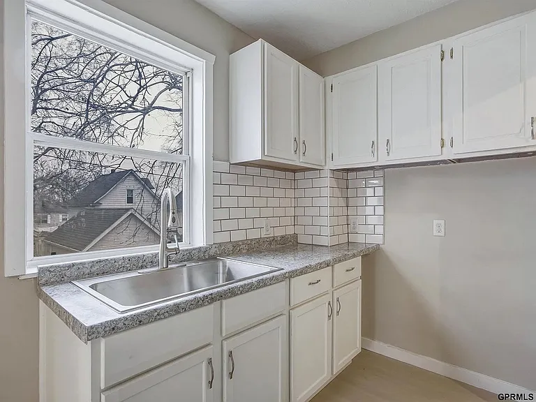 4413 Sprague St — Photo 10