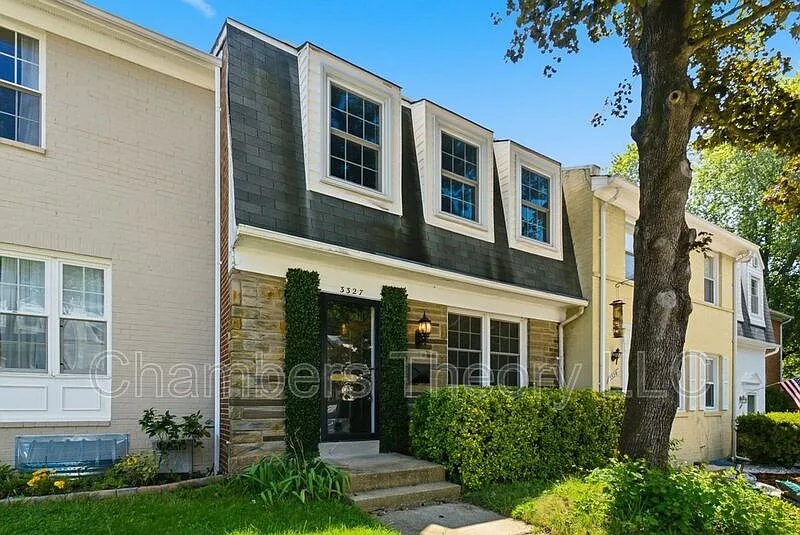 3 bed, 3.5 bath, 1953 sqft, $3,200 — Photo 2