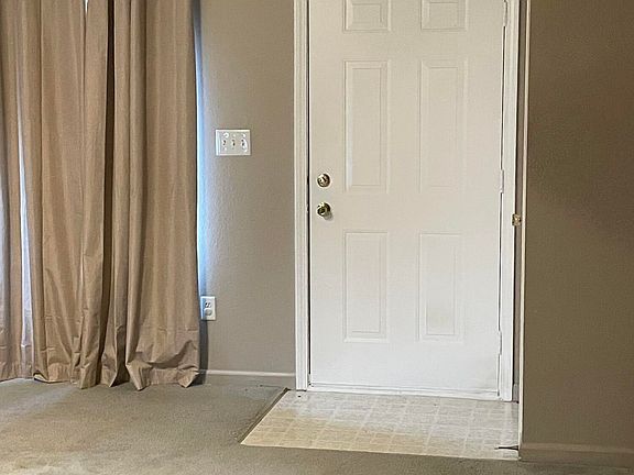 3rd image of 278 Broadmoor Bnd