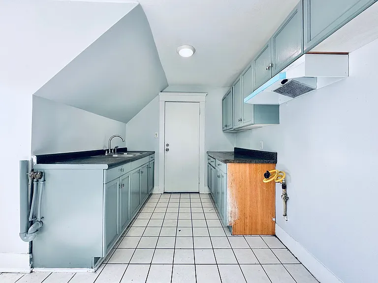62-64 Sheldon Ter — Photo 10