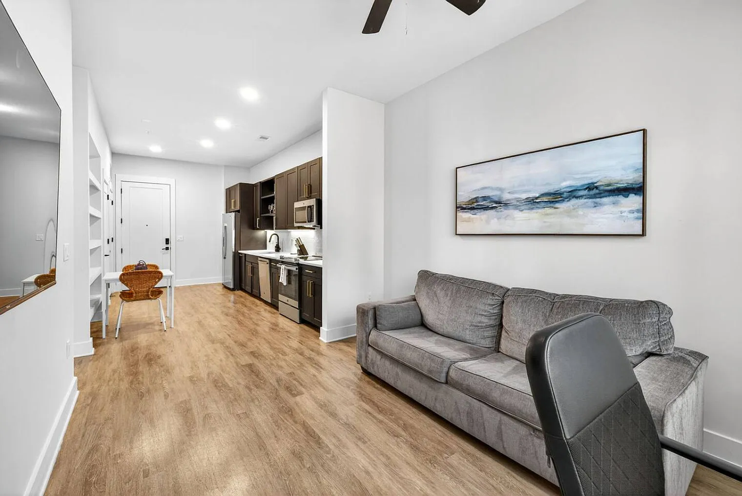 1 bed, 1.0 bath, 5381 sqft, $5,414 — Photo 4