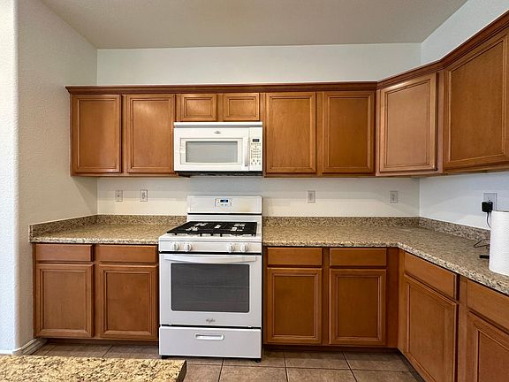 5th image of 9112 Sheffield Garden Ave