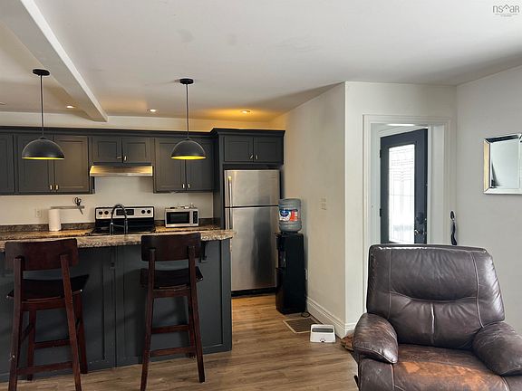 3rd image of 274 Pleasant St