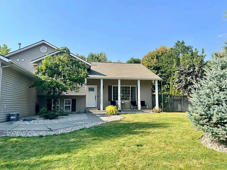 2093 E Greenleaf Ln — Photo 4