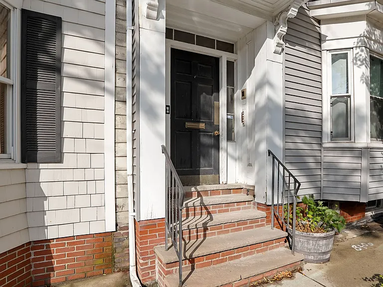 218 W 7th St #2 — Photo 3