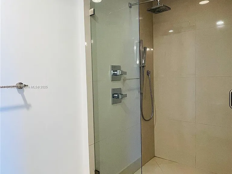 600 NE 27th St #232 — Photo 19