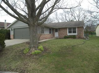 26 Spring Valley Ln, Streamwood, IL 60107