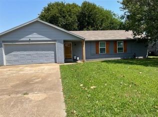 112 W Twin Oaks St, Broken Arrow, OK 74011