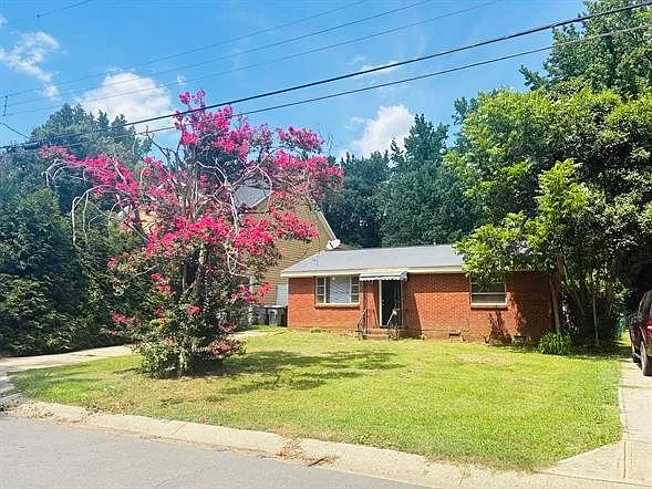 1733 Finchley — Photo 2