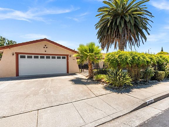 3rd image of 2881 Calaveras Dr