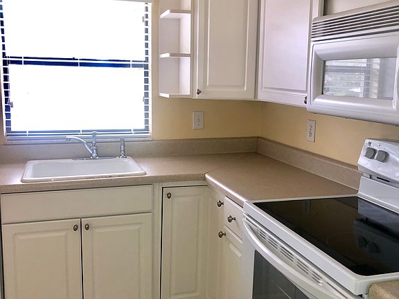 5th image of 1004 Harden Ct