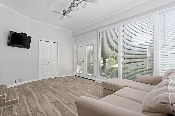 What a bonus! Your very own Florida room.