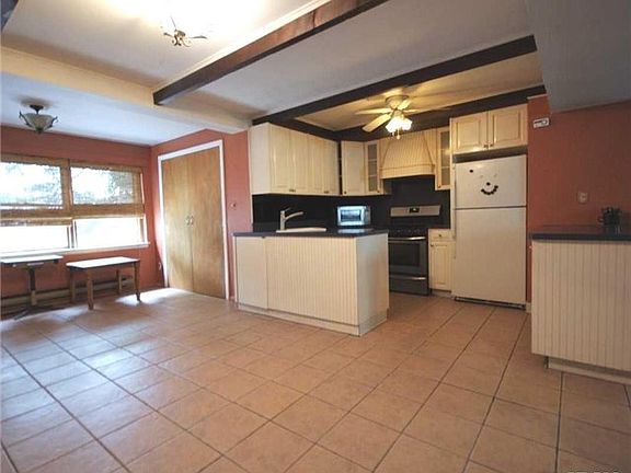 3rd image of 48 Arrowhead Ln