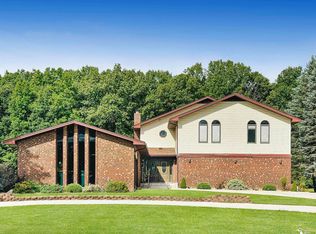 24576 Arsenal Rd, Brownstown, MI 48134