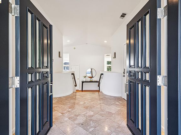 5th image of 35 Bay Forest Ct