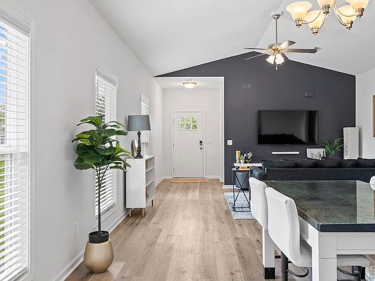131 Heyward Dr — Photo 4