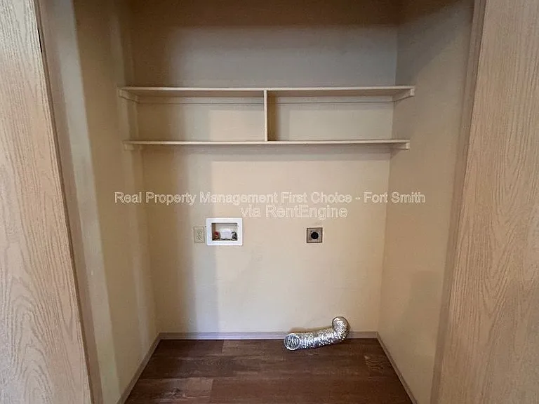 318 S 12th St — Photo 12