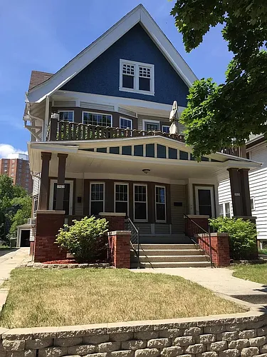 1923 N Cambridge Ave Photo 1