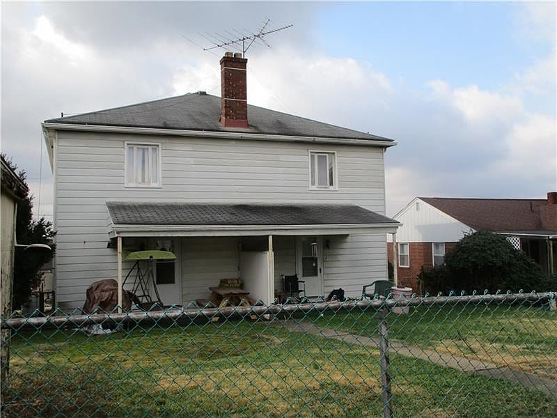 2nd image of 11 Crest St #13