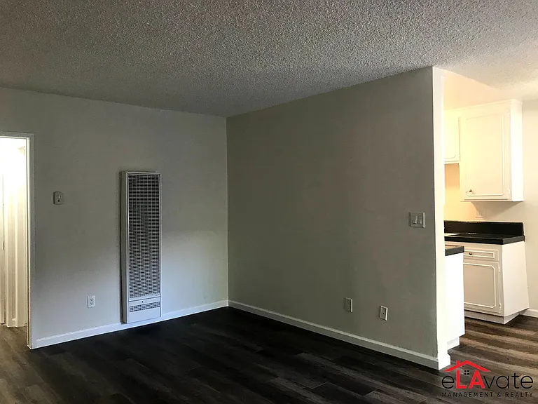 10520 Balboa Blvd — Photo 9