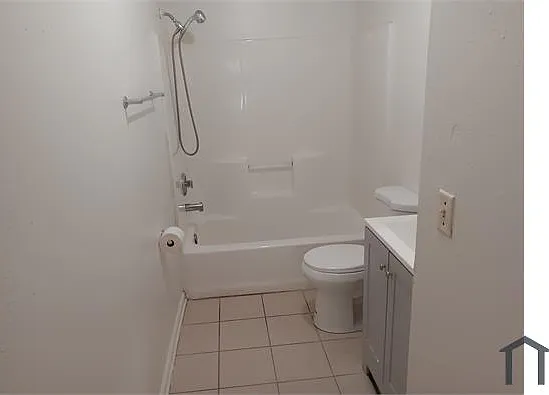 1454 W 1st St — Photo 3