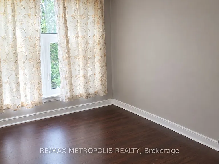 31 Goldenlight Cir — Photo 7