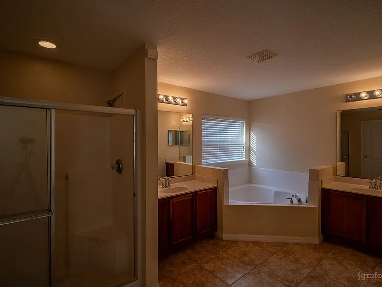 2136 Shadow Creek Dr — Photo 4