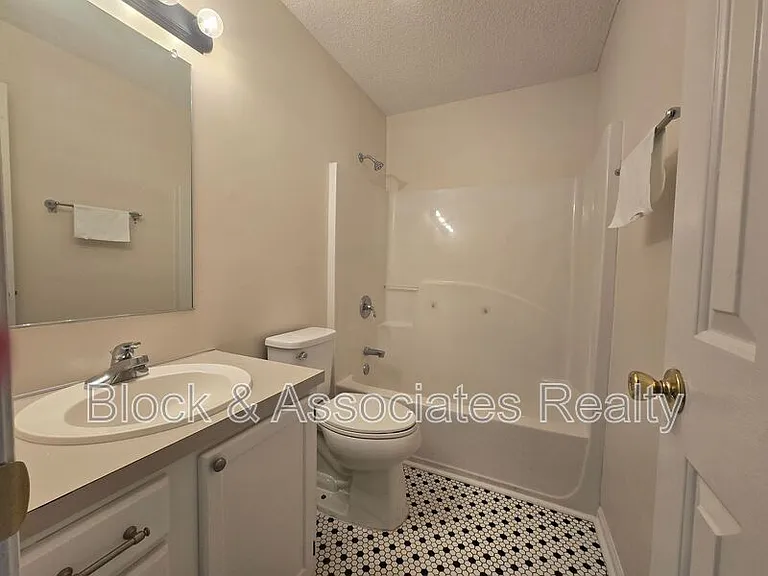 110 Westbrook Ct — Photo 12