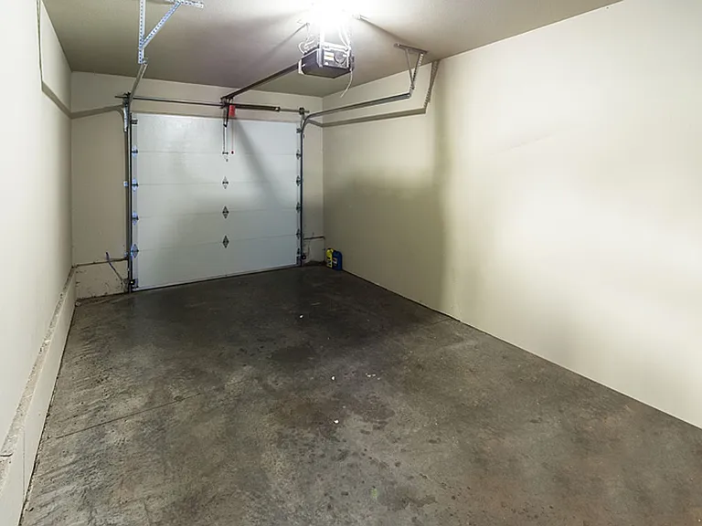 139 SE Heyburn St #3 — Photo 14