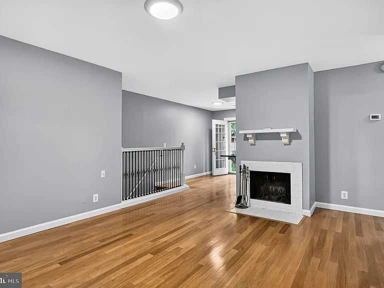 2812 S Wakefield St #D — Photo 10