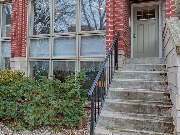 2nd image of 3217 N Kenmore Ave Unit 3