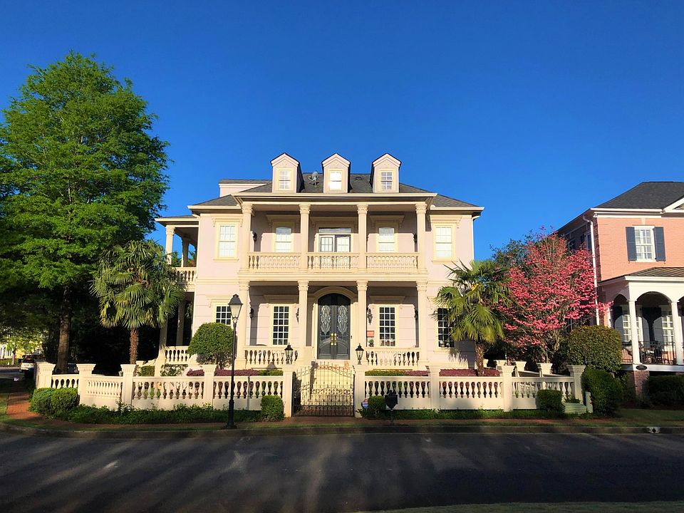 Large home in Sweet Bottom