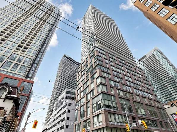 101 Peter St, Toronto, ON