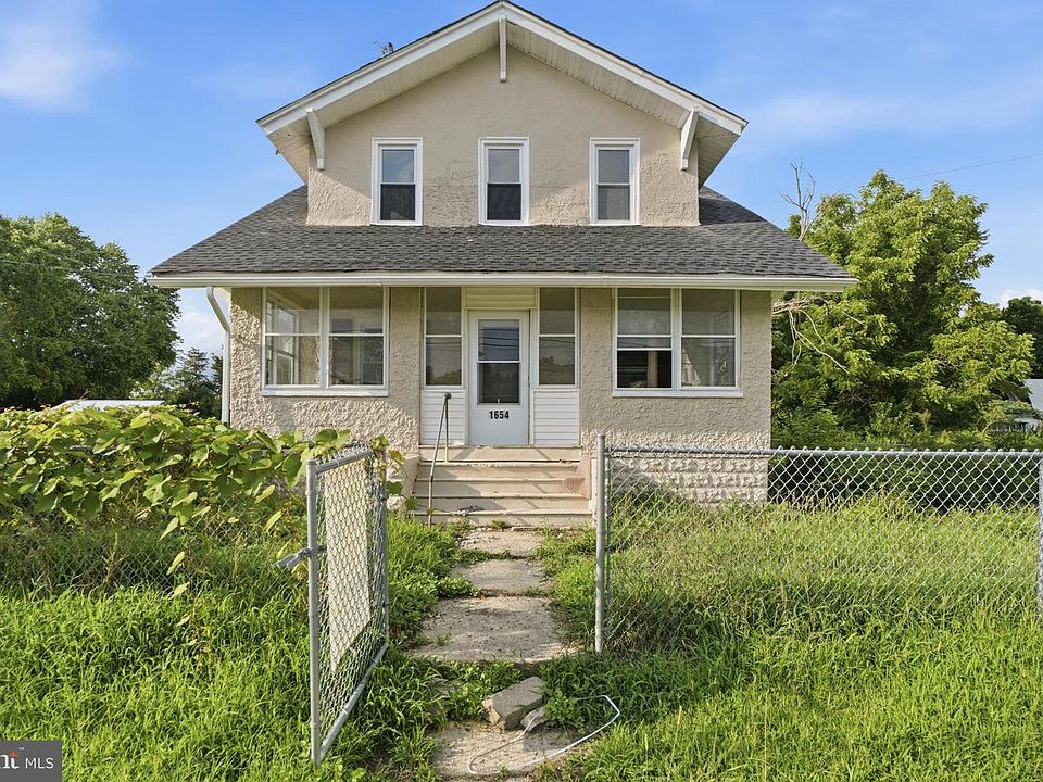 1st image of 1654 Main St