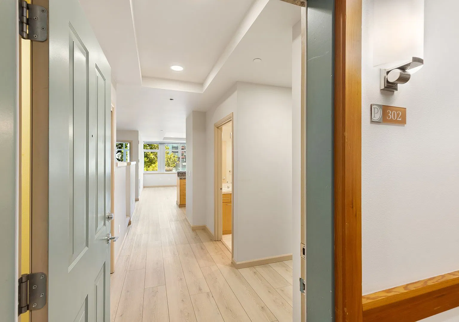Very Large 1 Bedroom with Den in Belltown - Parking and Water/Sewer/Trash Included — Photo 4